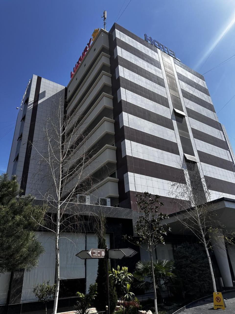 Ziyorat Luxury Hotel Фергана Екстериор снимка
