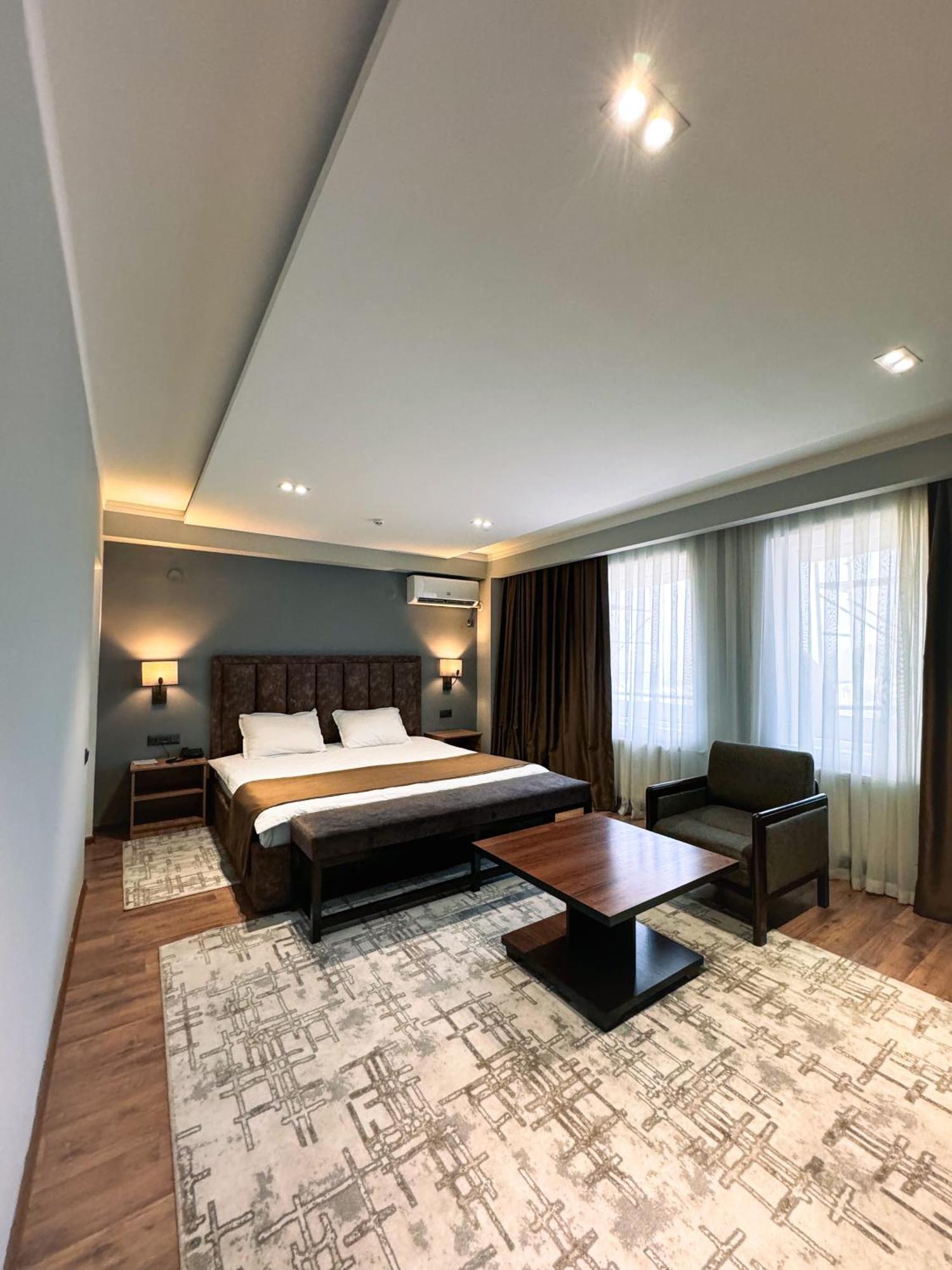 Ziyorat Luxury Hotel Фергана Екстериор снимка