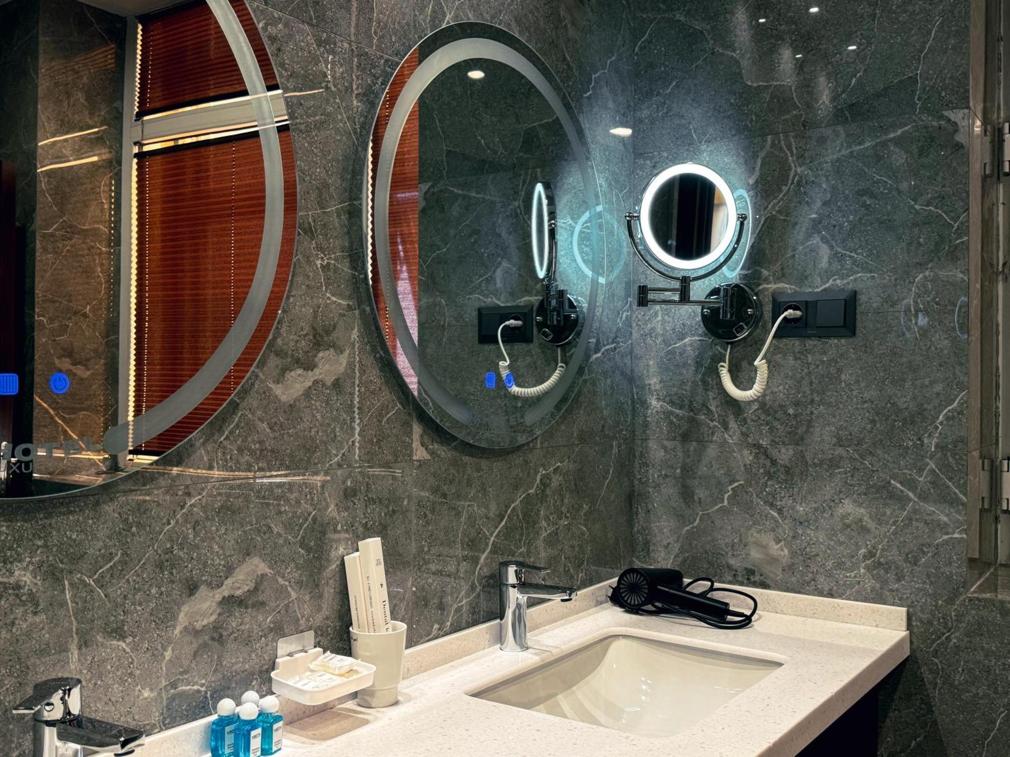 Ziyorat Luxury Hotel Фергана Екстериор снимка