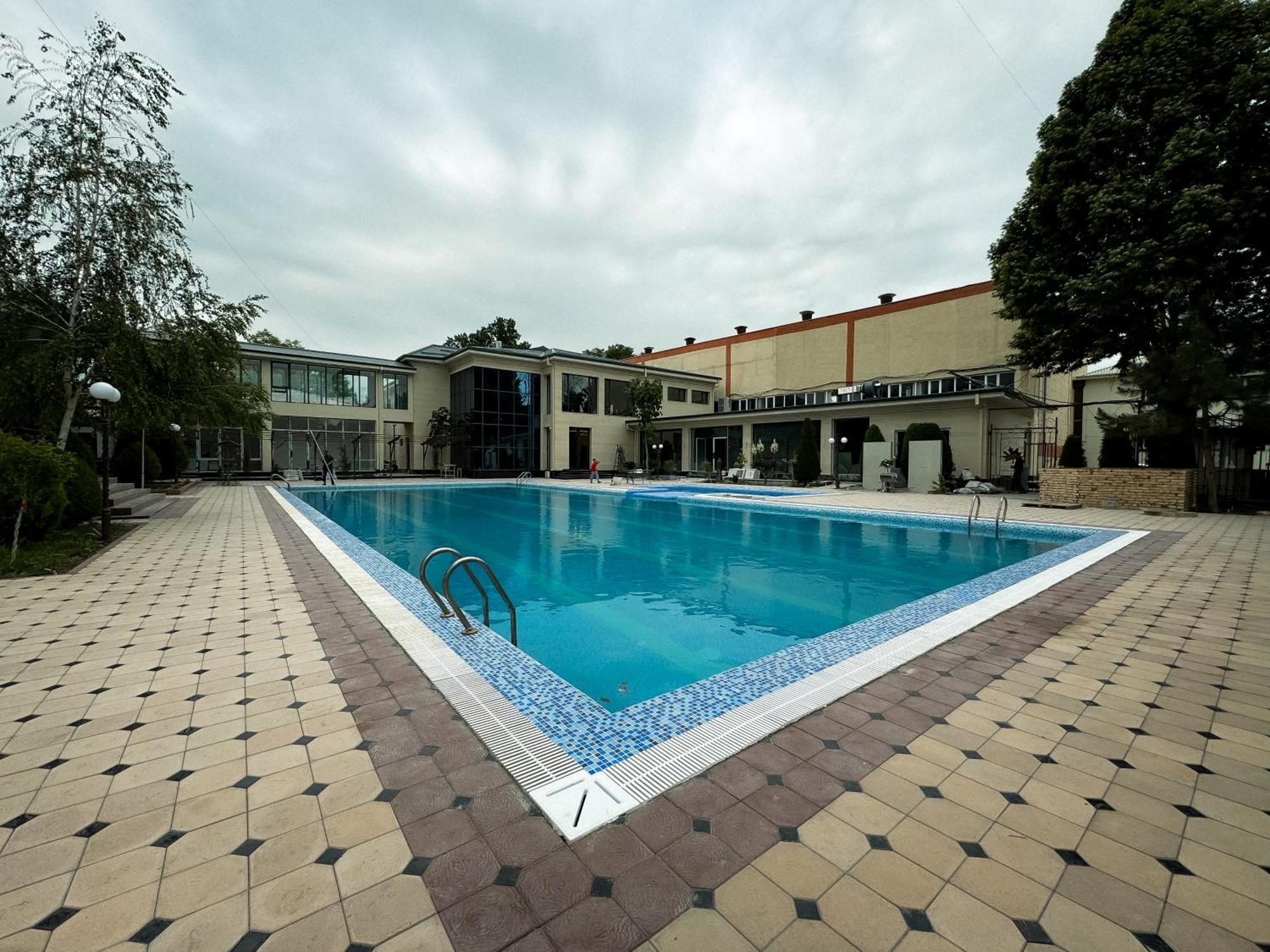 Ziyorat Luxury Hotel Фергана Екстериор снимка