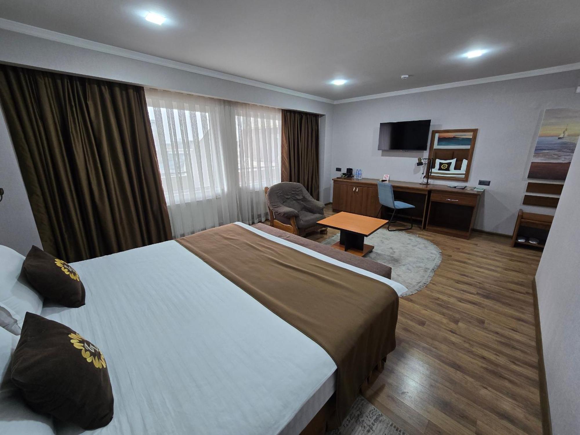 Ziyorat Luxury Hotel Фергана Екстериор снимка