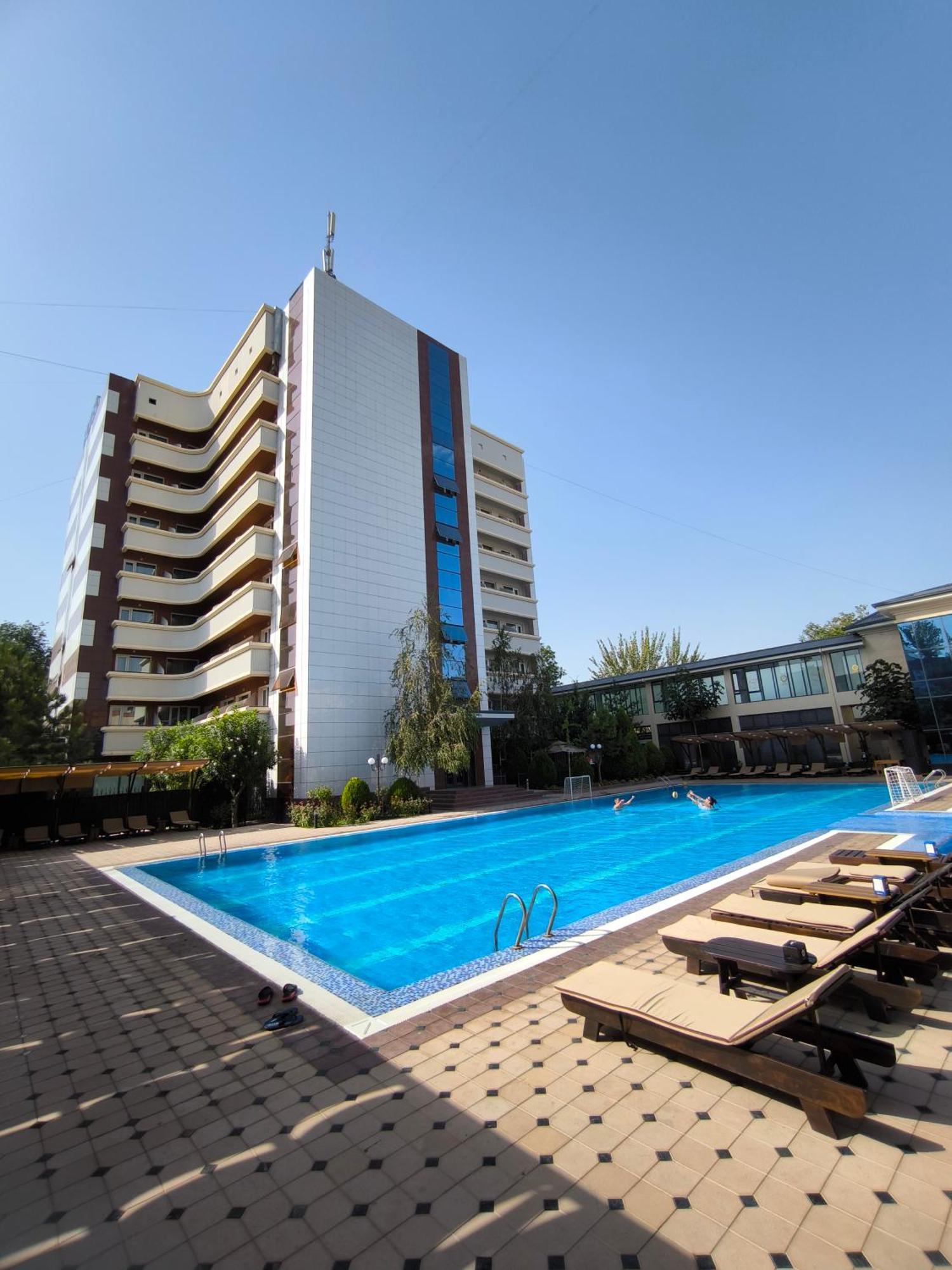 Ziyorat Luxury Hotel Фергана Екстериор снимка