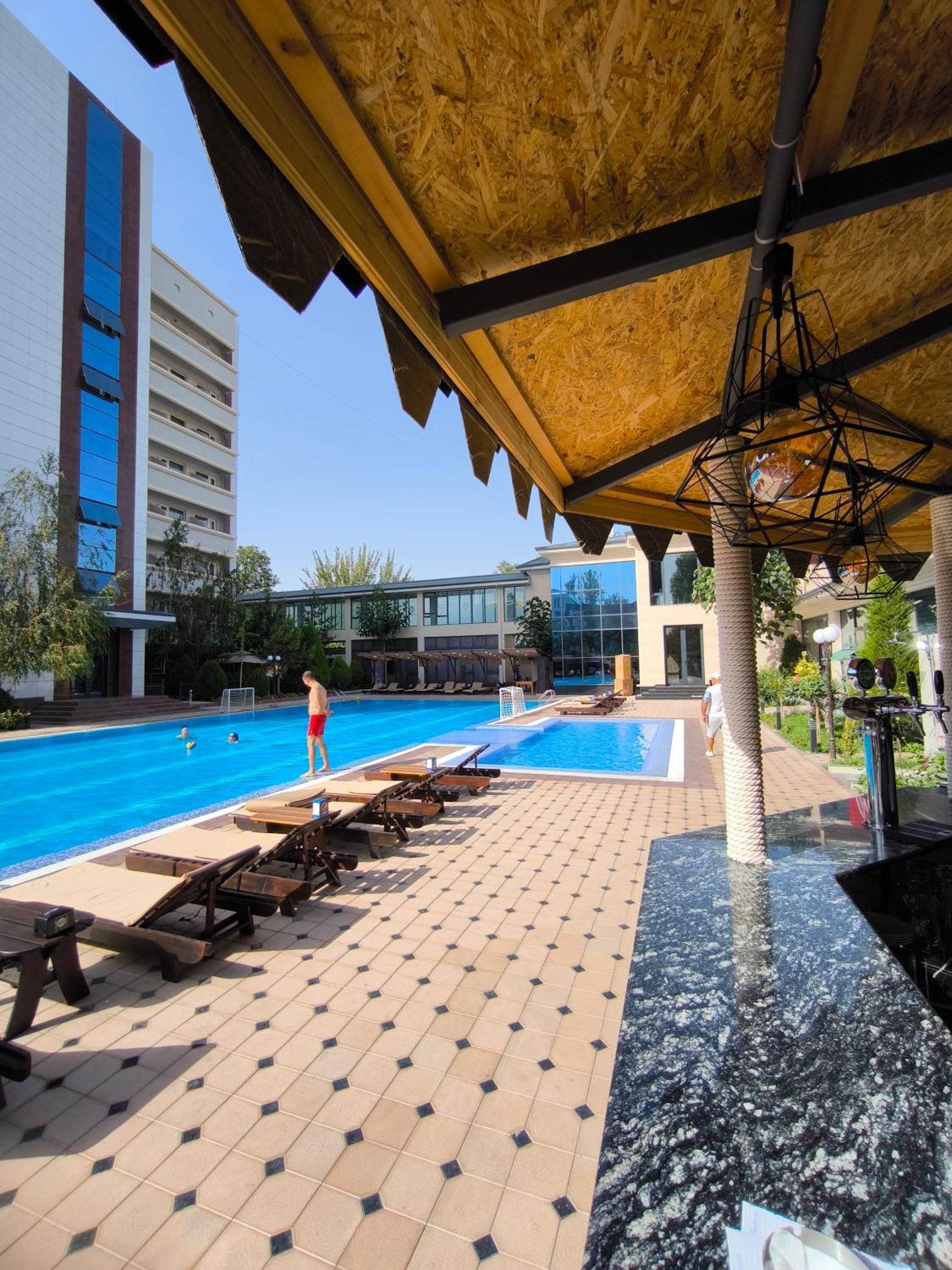 Ziyorat Luxury Hotel Фергана Екстериор снимка