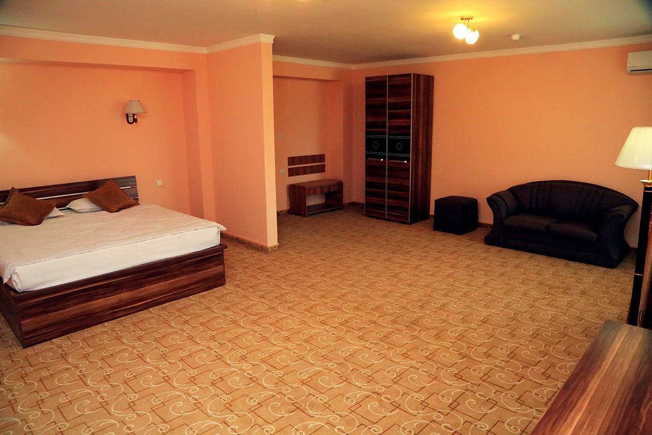 Ziyorat Luxury Hotel Фергана Екстериор снимка